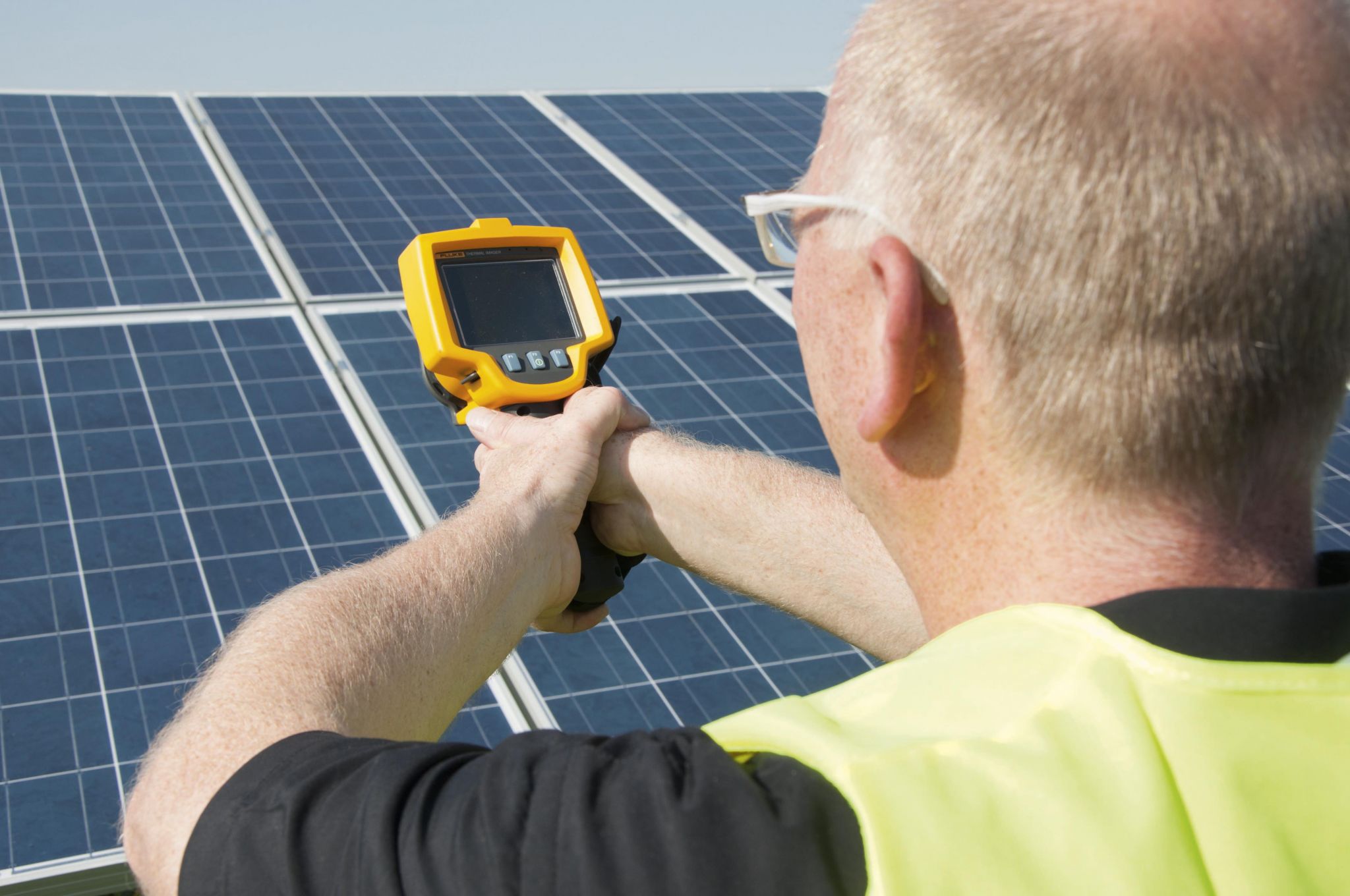 Service-Reparatur und Wartung PV-Anlagen MAXX-SOLAR Service-Reparatur und Wartung PV-Anlagen MAXX-SOLAR