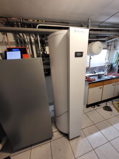 Moderne Warmwasseraufbereitung Austausch einer Brauchwasserwärmepumpe in Waltershausen, Thüringen