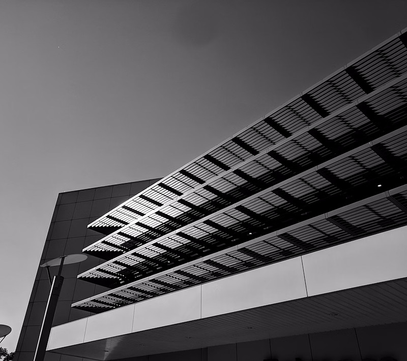 photovoltaik-fassadenanlagen-fuer-unternehmen-maxx-solar photovoltaik-fassadenanlagen-fuer-unternehmen-maxx-solar