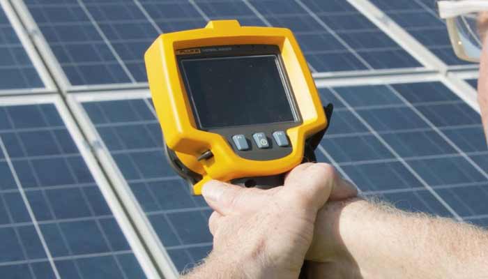 Wartung und Service von Photovoltaikanlagen und Batteriespeichern